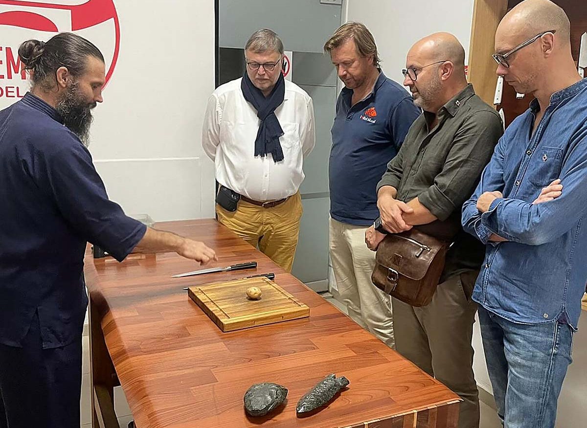 Mijal Simko explaining sharpening knives