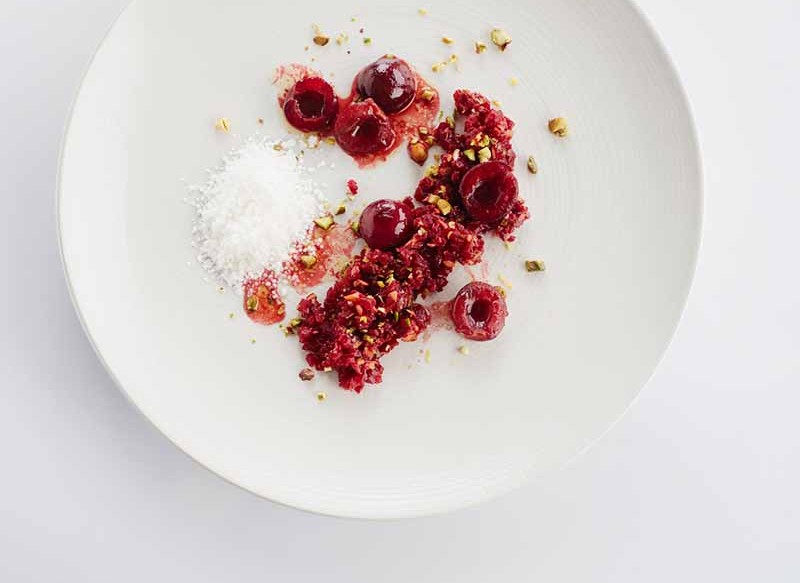 beetroot tartare with pistachio and lemon zest, served with pan-fried cherries and fresh cheese ice 👍