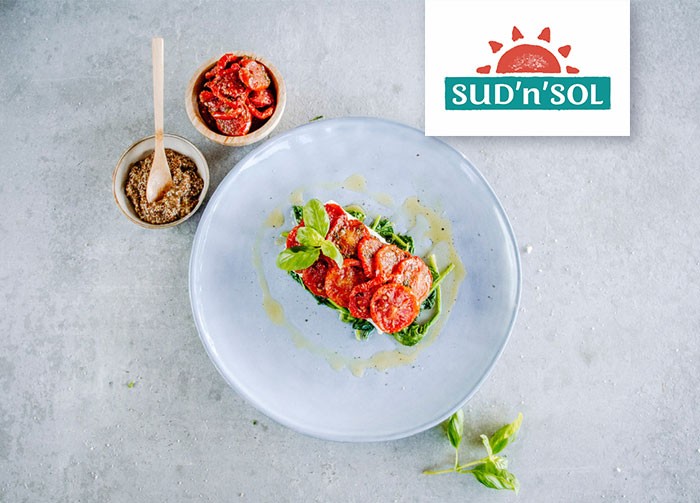 Plaice with tomato slices