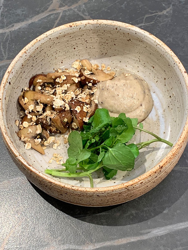 Baked chestnut mushroom, Légumaise Perigord, grilled oat flakes