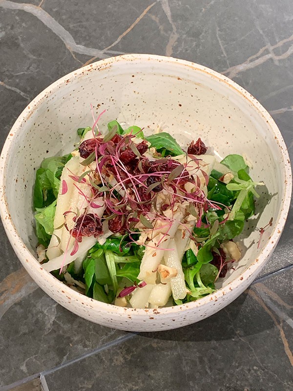 Small lamb's lettuce, raw pear, cranberry vinaigrette, hazelnut